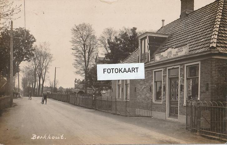 Fotokaart Berkhout - Tabakswinkel - verstuurd in 1923, Verzamelen, Ansichtkaarten | Nederland, Gelopen, Noord-Holland, 1920 tot 1940