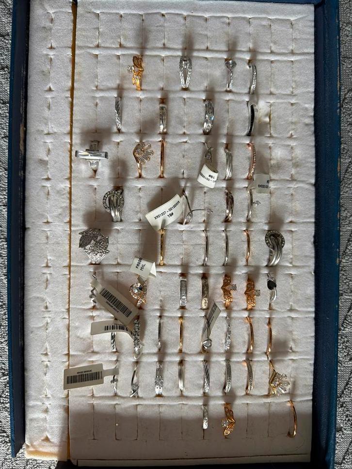 Diverse ringen collectie, Sieraden, Tassen en Uiterlijk, Ringen, Gebruikt, Dame of Heer, 17 tot 18, Zilver, Met edelsteen, Verzenden