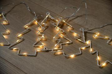 kerstverlichting - kerstboompjes met licht beschikbaar voor biedingen