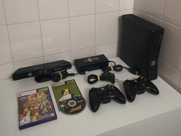 XBOX 360 250GB SLIM met 2 Controllers & Kinect SET beschikbaar voor biedingen