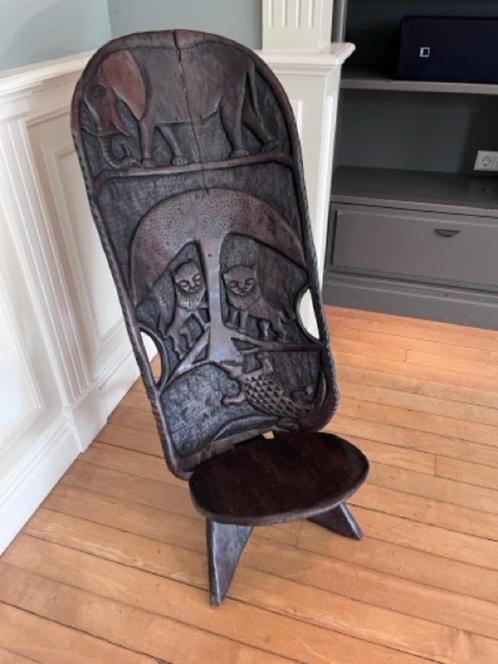 Originele Afrikaanse houtbewerkte stoel, Antiek en Kunst, Antiek | Meubels | Stoelen en Banken, Ophalen