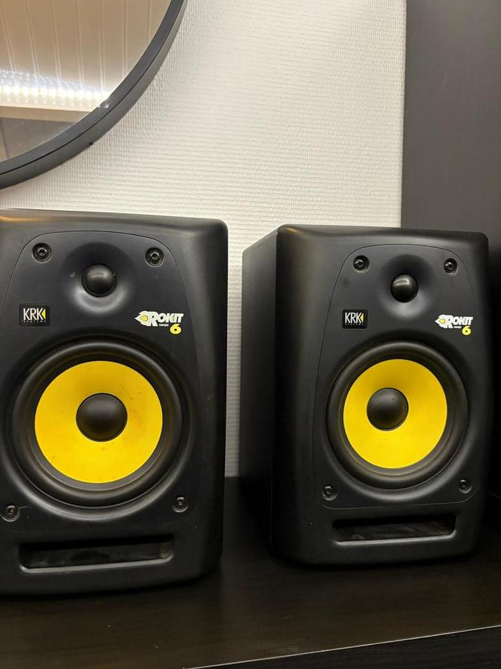 KRK Rokit 6 G2 – Studiomonitoren(2x)+ kabels – Werkt perfect, Muziek en Instrumenten, Dj-sets en Draaitafels, Zo goed als nieuw