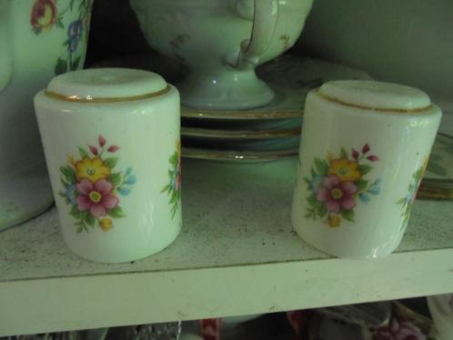 Zout en Peper strooiertje met roze en gele bloemetjes, Antiek en Kunst, Antiek | Servies los, Ophalen of Verzenden