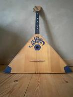 Balalaika, Ophalen, Klassieke of Spaanse gitaar