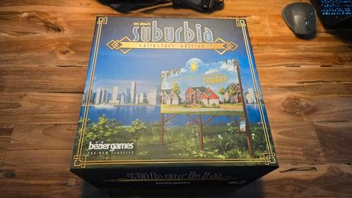 Suburbia Collectors Edition + Extra componenten, Hobby en Vrije tijd, Gezelschapsspellen | Bordspellen, Zo goed als nieuw, Ophalen of Verzenden