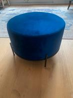 Leuke poef op pootjes  blauw, Ophalen, Minder dan 50 cm, Zo goed als nieuw, 50 tot 75 cm