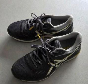Asics Hardloopschoenen maat 40. 5 (valt als 39 / 39.5) beschikbaar voor biedingen