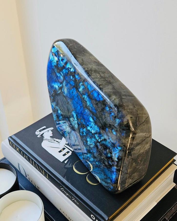 Labradoriet Sculptuur - Divine, Verzamelen, Mineralen en Fossielen, Mineraal, Verzenden