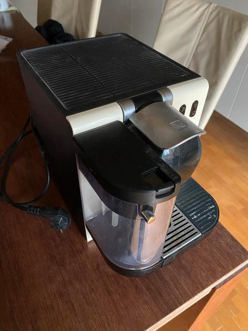 Nespresso DeLonghi koffiemachine, Witgoed en Apparatuur, Koffiezetapparaten, Zo goed als nieuw, Koffiepads en cups, Koffiemachine