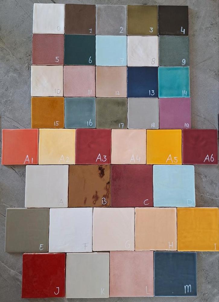 Per stuk te koop: gekleurde tegeltjes 10x10, 11x11 en 13x13, Doe-het-zelf en Verbouw, Tegels, Nieuw, Wandtegels, Keramiek, Minder dan 20 cm