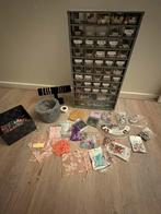 Nieuw. Heel veel kralen, om zelf armbandjes te maken., Hobby en Vrije tijd, Ophalen, Nieuw, Kraal