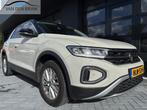 Volkswagen T-Roc 1.5 TSI Life (bj 2022, automaat), Stof, 4 cilinders, Beige, 1253 kg