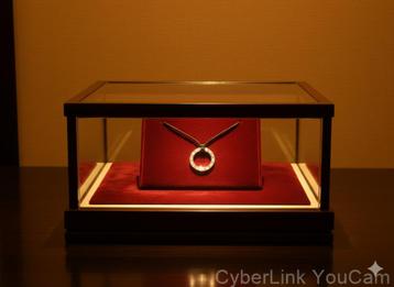 16667 Ontdek Onze Exclusieve Bvlgari 18K Witgouden Hanger!  beschikbaar voor biedingen