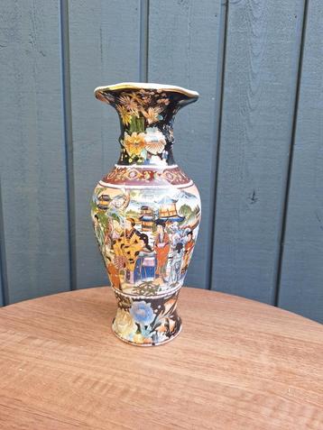 Chinese porseleinen vaas - handgeschilderd - decoratief beschikbaar voor biedingen