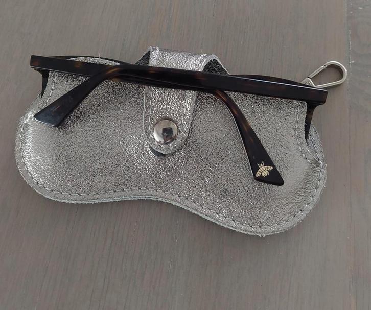 EEN NIEUW ZONNEBRILHOESJE, Sieraden, Tassen en Uiterlijk, Zonnebrillen en Brillen | Dames, Nieuw, Bril, Overige merken, Ophalen of Verzenden