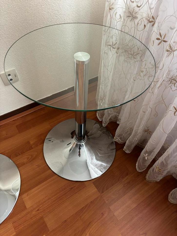 Glazen bijzettafel met metalen voet, Huis en Inrichting, Tafels | Bijzettafels, Zo goed als nieuw, Rond, Minder dan 45 cm, Minder dan 55 cm