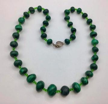 Vintage ketting met Malachiet kralen glas kralen handgemaakt beschikbaar voor biedingen