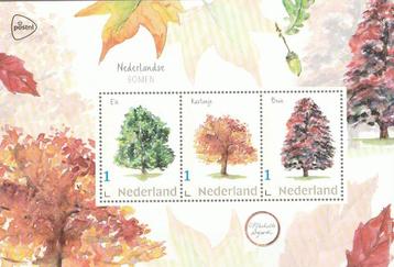 Nederlandse Bomen vel van 3 zegels + 3 ansichtkaarten(2019)" beschikbaar voor biedingen
