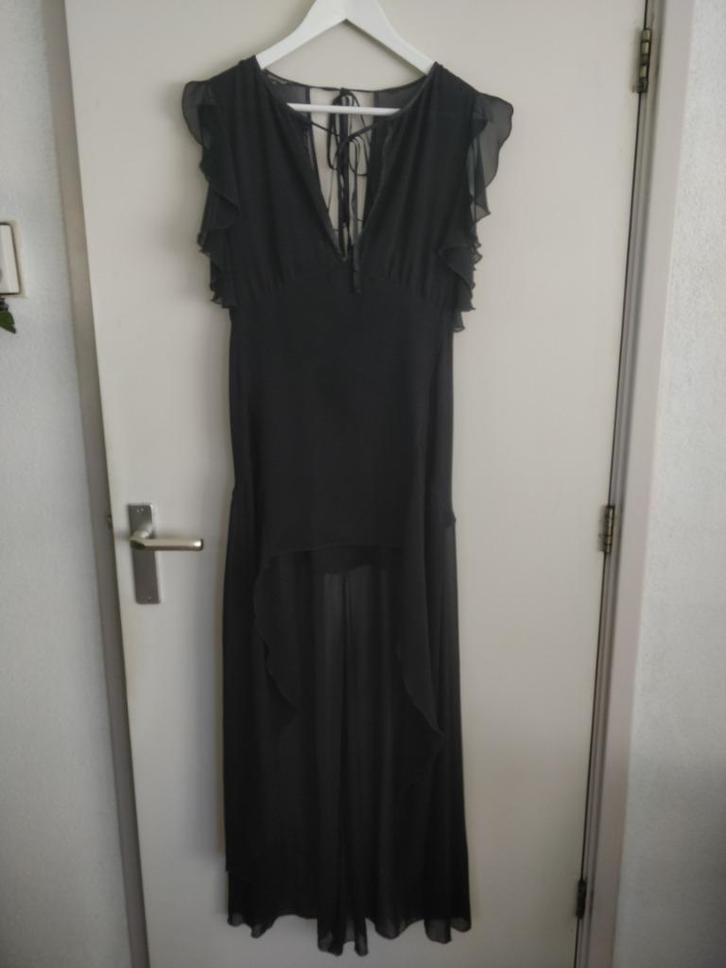 Denny Rose jurk met sleep - Zwart - Maat S, Kleding | Dames, Jurken, Gedragen, Maat 36 (S), Zwart, Boven de knie, Ophalen of Verzenden