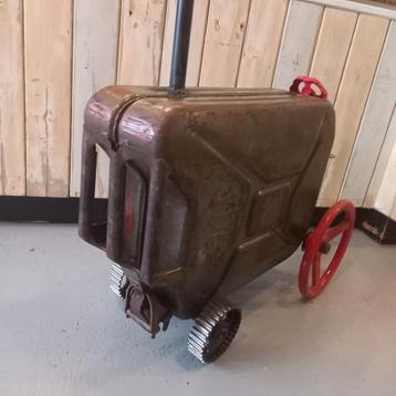 Metalen tractor - oude jerrycan - metal art - upcycling beschikbaar voor biedingen
