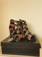 Sascha Hakken met Bloemenprint - Maat 39, Pumps, Zwart, Zo goed als nieuw, Sascha