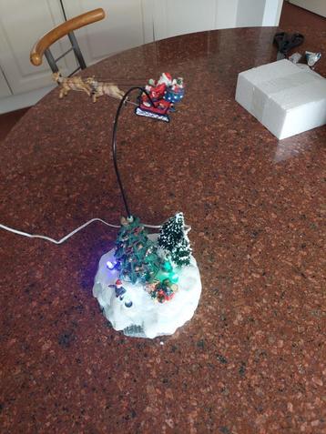 kerstboom met vliegende kerstman beschikbaar voor biedingen
