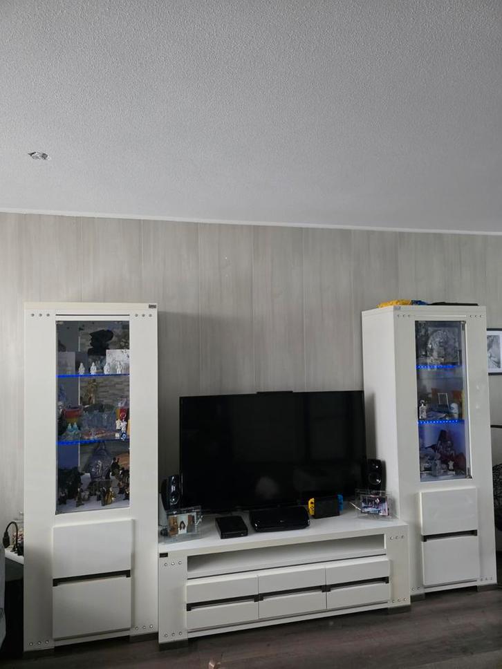Witte TV Kast met Vitrinekasten, Huis en Inrichting, Kasten | Vitrinekasten, Zo goed als nieuw, 150 tot 200 cm, 200 cm of meer