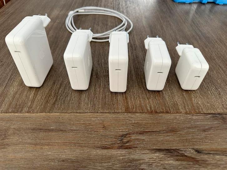Apple USB-C Opladers - Diverse Wattages, Computers en Software, Laptop-opladers, Gebruikt, Ophalen of Verzenden