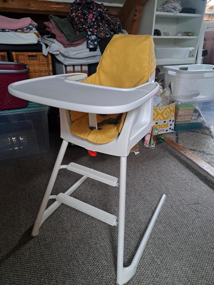 Kinderstoel met eetblad en kussen, Kinderen en Baby's, Kinderstoelen, Gebruikt, Overige typen, Afneembaar eetblad, Gordel(s), Ophalen