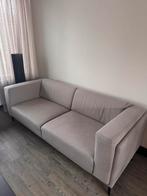 Moet snel weg! Beige bank, Huis en Inrichting, Banken | Bankstellen, Ophalen, Gebruikt, Tweepersoons, 75 tot 100 cm