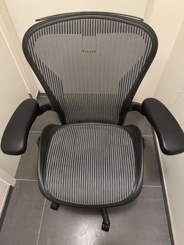 8x Herman Miller Aeron bureaustoelen maat B & C ZGAN! 