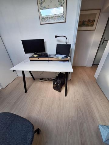 Trotten bureau  beschikbaar voor biedingen