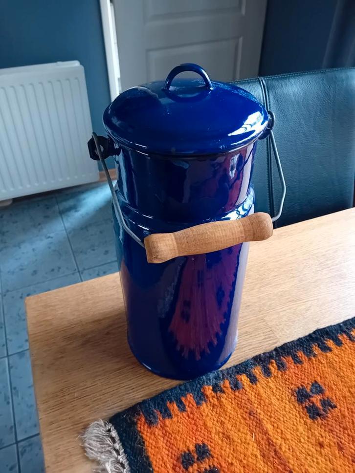 Oud blauw emaille melkemmertje met deksel, Antiek en Kunst, Antiek | Emaille, Ophalen of Verzenden