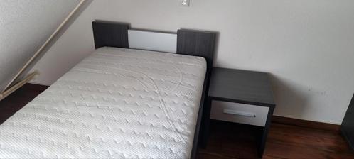 Slaapkamer - Tiener kamer - bed - kledingkast - buro, Huis en Inrichting, Slaapkamer | Bedden, Zo goed als nieuw, Eenpersoons