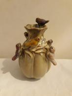 Vaasje met bloemen en vogels, Overige kleuren, Aardewerk of Porselein, Ophalen of Verzenden, Zo goed als nieuw