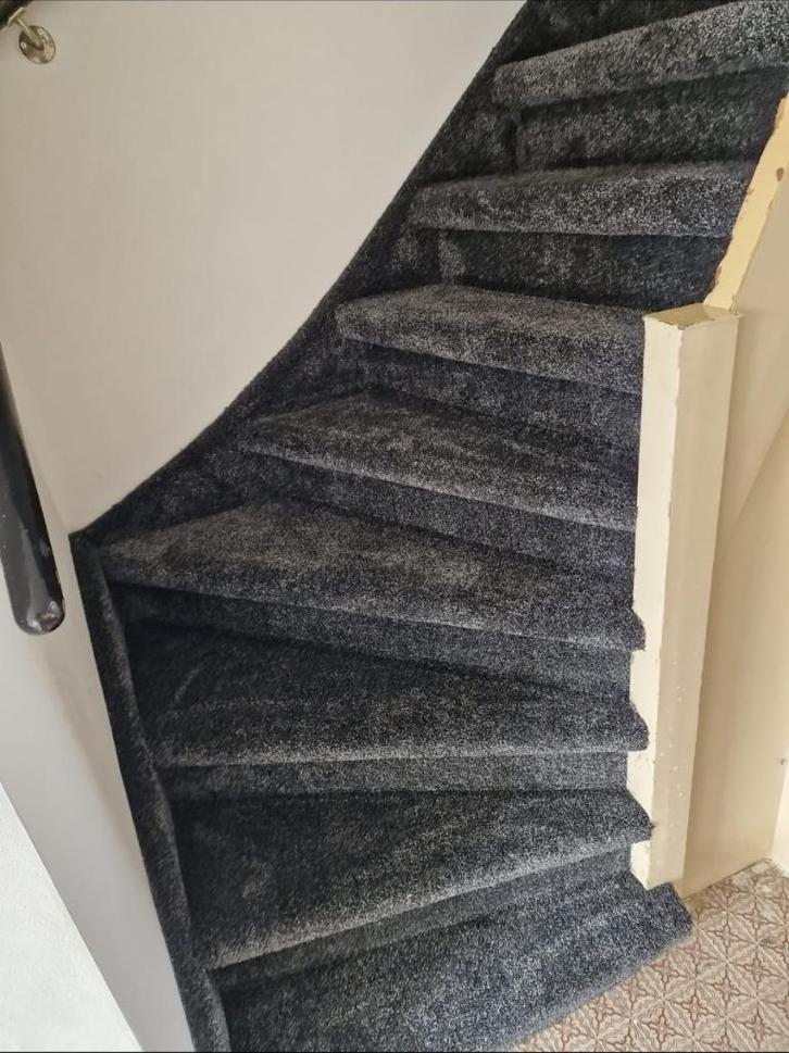 Trap bekleden  Wilt u ook een frisse look bij uw trap?, Huis en Inrichting, Stoffering | Vloerbedekking, Nieuw, Tapijt, Crème