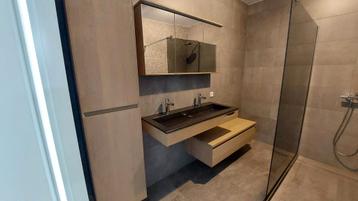 Complete Badkamer met Dubbele Wastafel & Meer! beschikbaar voor biedingen