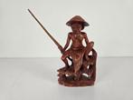 Beeld vissende man visser, hout, Indonesië, midden 20e eeuw, Antiek en Kunst, Ophalen of Verzenden