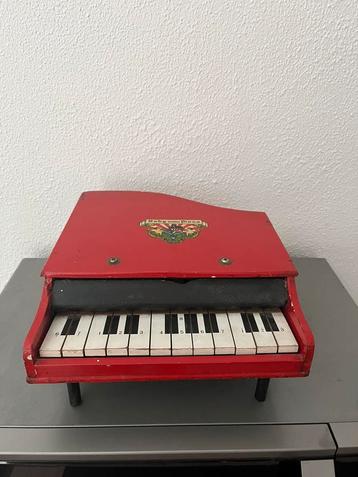 Houten vintage piano beschikbaar voor biedingen