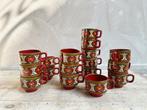 Vintage jaren 60 keramieken kopjes en schotels rood retro, Ophalen of Verzenden