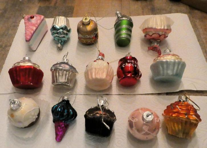 15 Gekleurde glazen kerstballen Cupcakes, ijsje, taart, etc., Diversen, Kerst, Zo goed als nieuw, Ophalen of Verzenden
