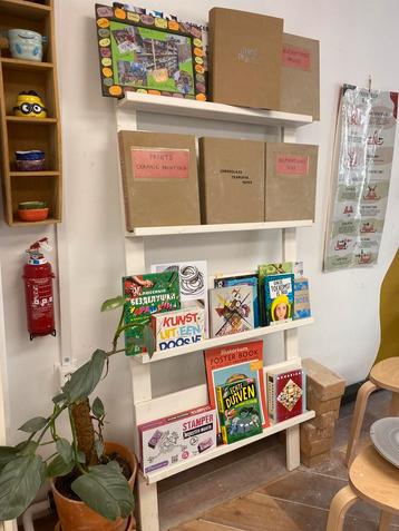Boekrek boek plank boek stand tijdschriftrek beschikbaar voor biedingen
