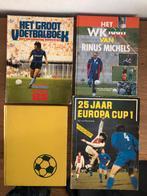 Vier oude voetbalboeken Europacup, WK, Boeken, Sportboeken, Ophalen of Verzenden, Gelezen, Balsport