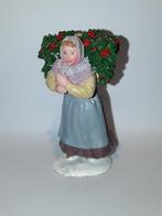 Lemax 02802 holly gatherer jaar 2010. (Scheur in voet)., Ophalen of Verzenden, Zo goed als nieuw