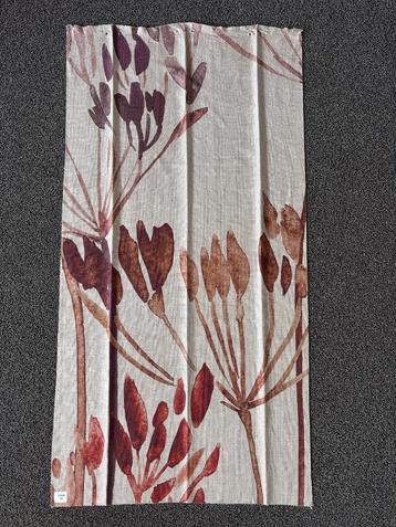 Lap stof rode terra bloemen 60 x 115 cm gordijnstof beschikbaar voor biedingen