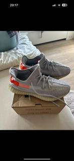 Adidas Yeezy boost 350 V2 tail light maat 43 1/3, Kleding | Heren, Schoenen, Ophalen of Verzenden, Zo goed als nieuw, Overige kleuren