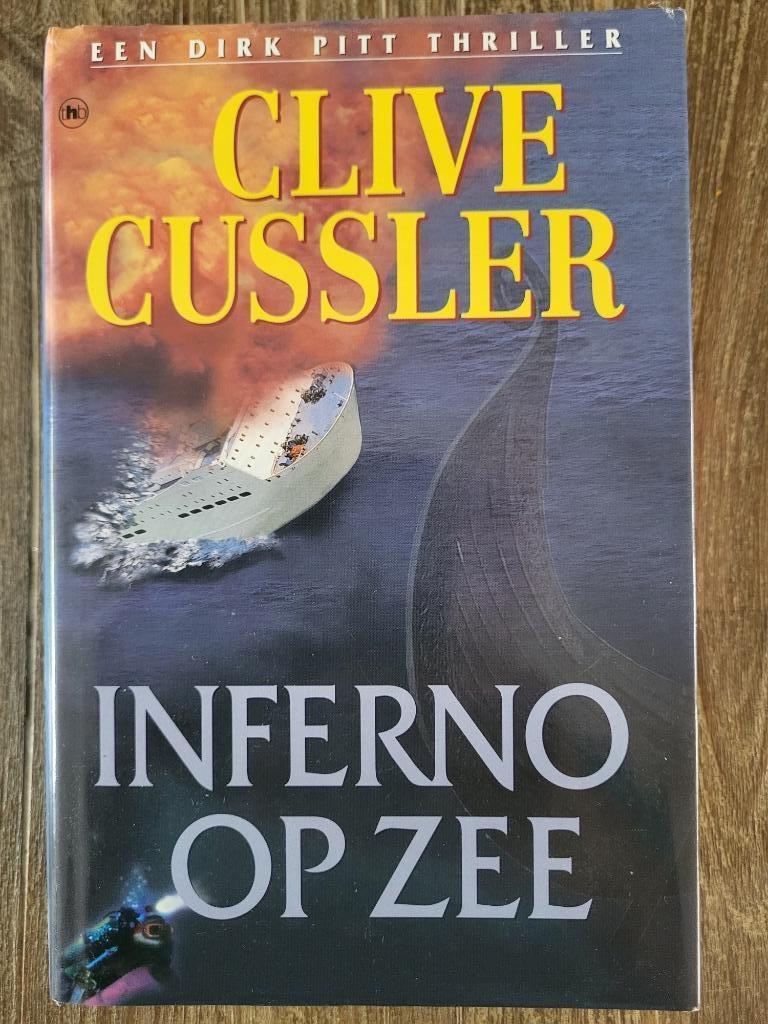 Inferno op zee - Clive Cussler, Ophalen of Verzenden, Zo goed als nieuw, Clive Cussler