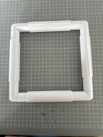 2 needle punch kunststof frames beschikbaar voor biedingen