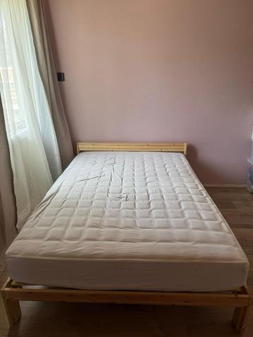 Bed in topstaat beschikbaar voor biedingen