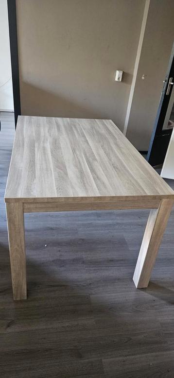 Eikenhouten eettafel te koop beschikbaar voor biedingen
